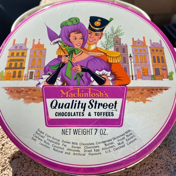This vintage tin held Mackintosh's Quality Street Old English Confect. - Picture 3 of 6